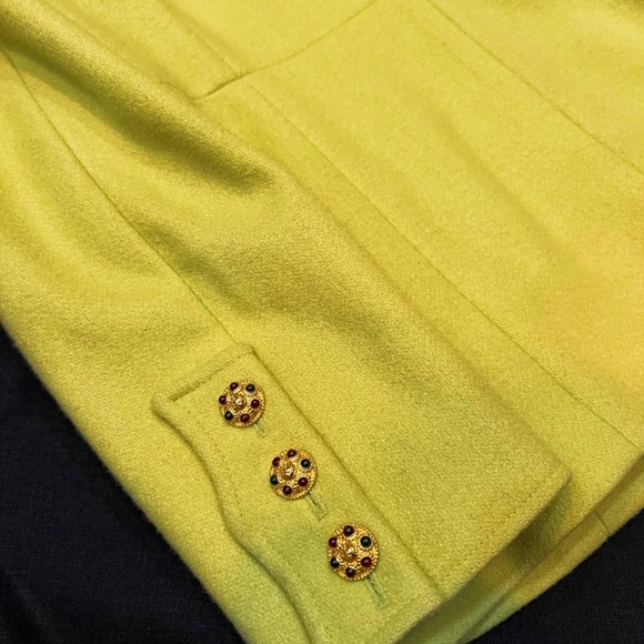 Chanel jacket - Picture 5 of 6